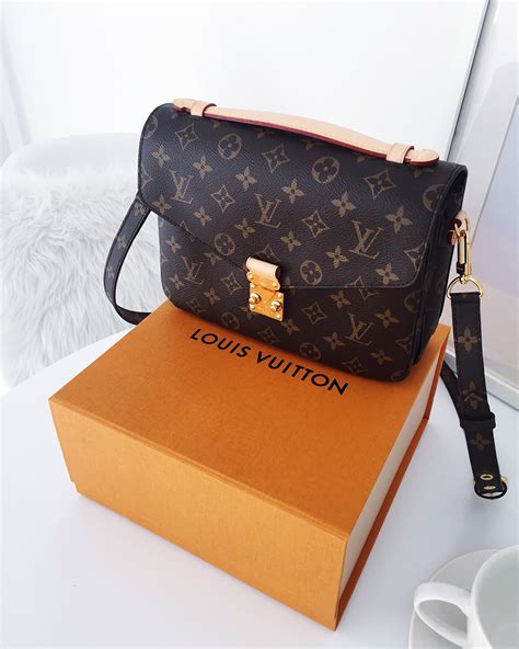 Louis Vuitton Metis Mini 